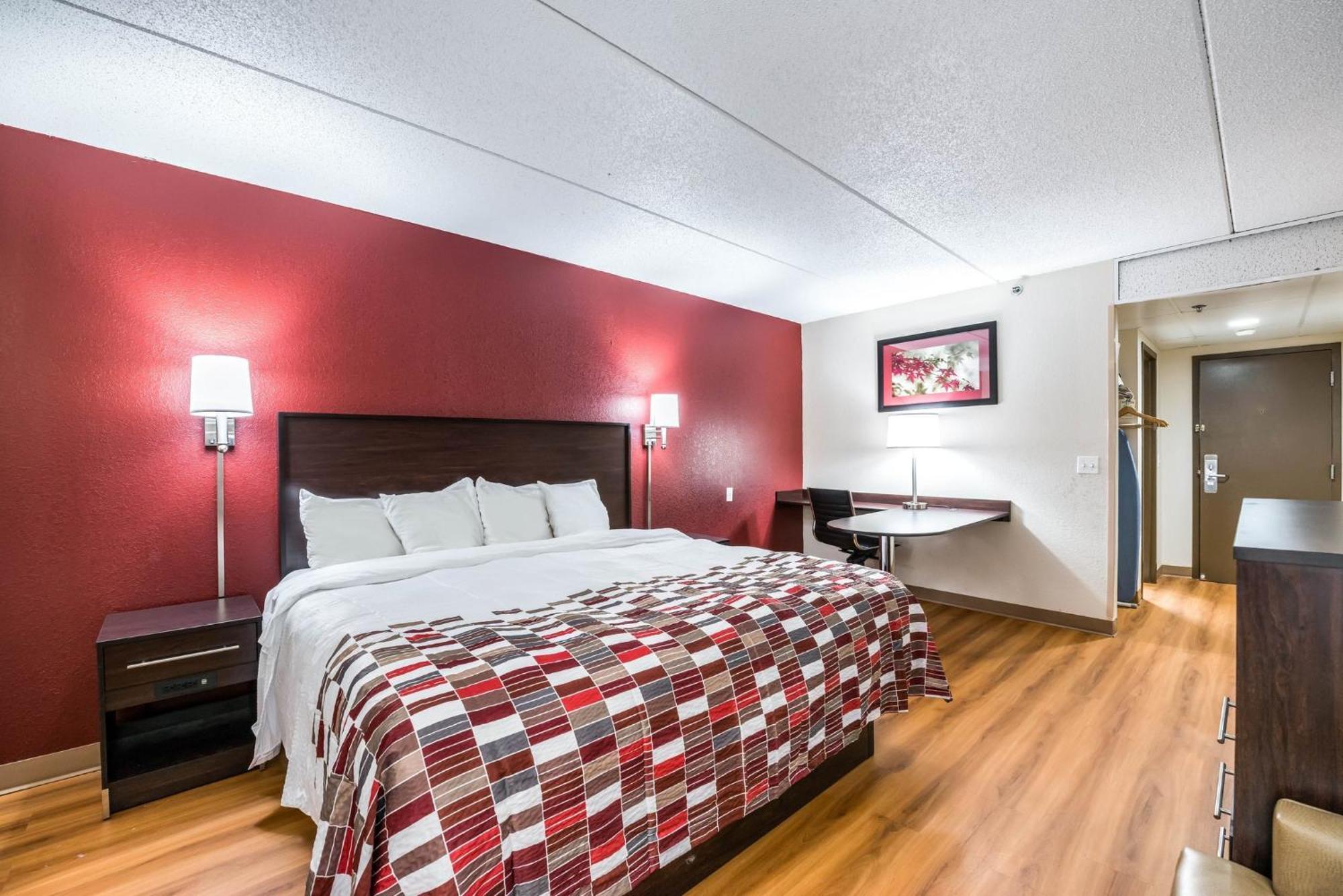 Red Carpet Motel 2*